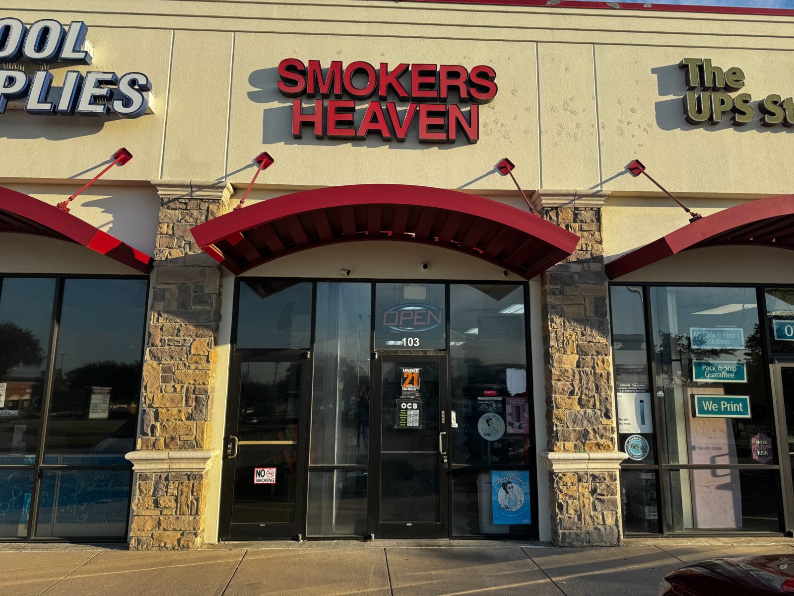 Smokers Heaven storefront on Hall-Johnson Road